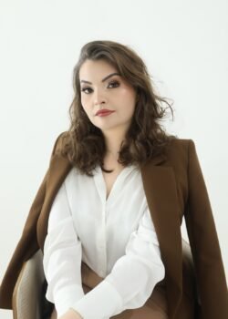 Dra. Mavi Maciel Dra. Mavi Maciel
